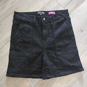 Faith high rise black shorts.